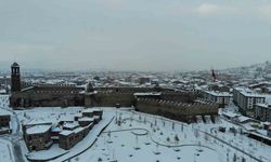 Erzurum karla beyaza büründü