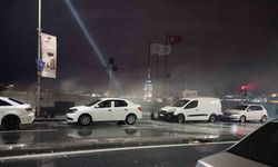 İstanbul’u fırtına vurdu: Üsküdar sahilde dev dalgalar oluştu