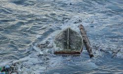 Sinop’ta dev dalgalar balıkçı teknelerine zarar verdi, ağlar kıyıya vurdu