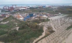 Yalova tersaneler bölgesinde yaşanan su baskınında mahsur kalan 12 kişi kurtarıldı