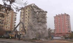 9 katlı Güneş Apartmanı saniyeler içerisinde yıkıldı