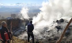 Başkale’de ot yangını 3 bin 500 bağ ot kül oldu