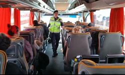 İzmir jandarmasından yolculara emniyet kemeri bilgilendirmesi
