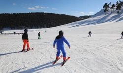 Karslı çocuklar kayak kaymayı öğrendi