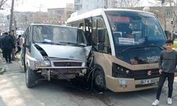 Mardin’de 2 minibüs çarpıştı: 6 yaralı