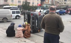 Çerkezköy’de korkutan kaza: Otomobil yan yattı, sürücü şoka girdi