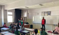 Elazığ’da öğrencilere sek sek oyunu ile öfke çözme yöntemi eğitimi