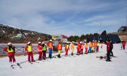 Üniversite öğrencileri ilk kayak heyecanını Ergan Dağı’nda yaşadılar