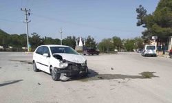 Burdur’da kavşağa kontrolsüz giren 2 otomobil çarpıştı: 1 yaralı