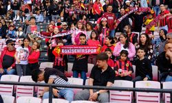 Eskişehirspor taraftarı takımını 7’den 70’e her sonuca rağmen destekliyor