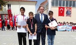 Hisarcık’ta yarışmalarda dereceye giren öğrenciler ödüllendirildi