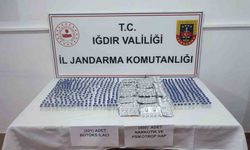 Iğdır’da yabancıların çantasından 521 botoks ilacı ve 450 uyuşturucu hap çıktı