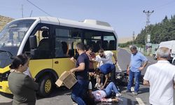 Mardin’de minibüs ile motosiklet çarpıştı: 3 yaralı