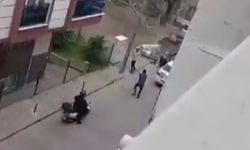 Polis saldırganı bacağından vurarak etkisiz hale getirdi: O anlar kamerada
