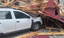 Suluova’da fırtına çatıları uçurdu, vatandaşlar deprem sandı