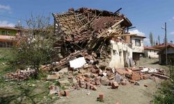 Yozgat’ta depremin izleri gün ışıyınca ortaya çıktı