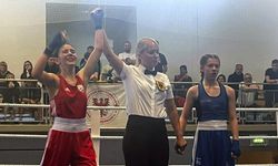 13 yaşındaki boksör Selina Çukur, Almanya’da şampiyon oldu