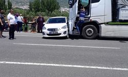 Bozüyük’te kamyon otomobile çarptı: 2 kişi yaralandı