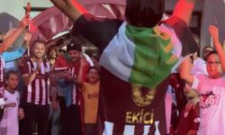Elazığspor şampiyonluk kutlamalarında Filistin ve Doğu Türkistan’ı unutmadı