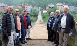 Harşit Çayının ayırdığı köyleri asma ahşap köprü birleştiriyor