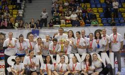 Hentbol Kadınlar Süper Ligi’nde Armada Praxis Yalıkavak şampiyon oldu