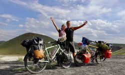 İsviçreli çift bisikletle Meke Gölü’ne ulaştı