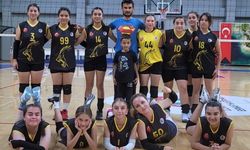 Köyceğiz Akademi Spor Kulübü voleybol kız takımı yenilgisiz grup birincisi oldu