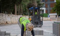 Kuşadası Belediyesi yol yapım çalışmalarına devam ediyor