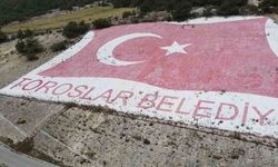 Mersin’in simgesi haline gelen dev Türk bayrağı bakıma alınıyor