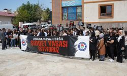 Şırnak’ta öğretmenler siyah elbiseler ile eğitimde şiddet olaylarını kınadı
