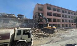 Söke’de 45 yıllık okul binası yıkıldı