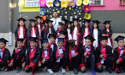 Gercüş’te ilkokul öğrencilerinden mezuniyet töreni