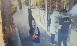 Gözlüklü kadın hırsızlar kameraya yakalandı