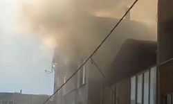 Küçükçekmece’de korkutan yangın: Mangal yaparken çatıyı yaktı