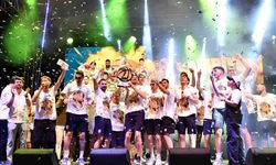 Mersin Büyükşehir Belediyesi, şampiyonluğu taraftarlarla kutladı