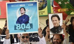Pakistan’ın eski Başbakanı Khan, hakkındaki suçlamadan beraat etti