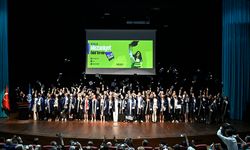 Uşak Üniversitesi 7 bin mezununu mesleki yaşama coşkuyla uğurladı