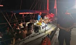 Yelkenli teknede 13 düzensiz göçmen yakalandı