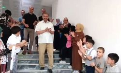 Yozgat’ta 30 yıllık öğretmen sevgi koridoru ile uğurlandı