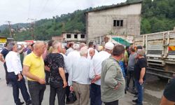 Çay üreticileri taban fiyatın altında çay alan özel sektörü protesto etti