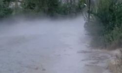 Yoğun yağış köyü vurdu, sokakları su bastı