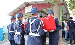 Adana’da yıllık izin için geldiği memleketinde ölen uzman çavuş toprağa verildi