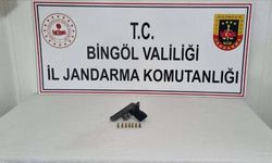 Bingöl’de yol kontrolünde durdurulan araçlarda 2 ruhsatsız silah ele geçirildi