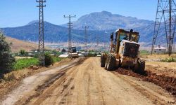 Büyükşehir, Göksun’da ulaşım konforu için sahada