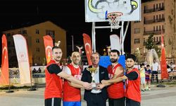 Hakkari’de basketbol turnuvası sona erdi