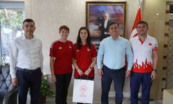 Öztürk’ten Manisalı Milli Badmintoncu Ravza Bodur’a tebrik