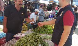 Selçuk Polisi pazarda vatandaşları dolandırıcılık yöntemlerine karşı bilgilendirdi