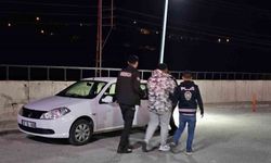 Silah çekip, polisleri darp ederek yaralayan 2 şahıs tutuklandı