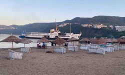 Amasra Limanı’nda fırtınada çapası hasar alan vapur sürüklenerek karaya oturdu