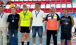 Badminton sporcusu öğretim üyesinden 2 altın madalya başarısı